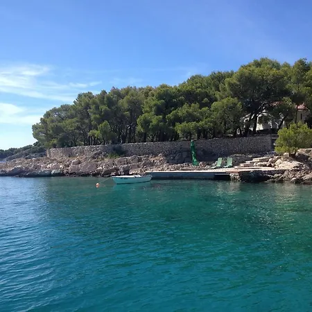 Robinson Punta * Milna (Brac)