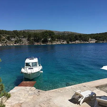 Robinson Punta Milna (Brac)