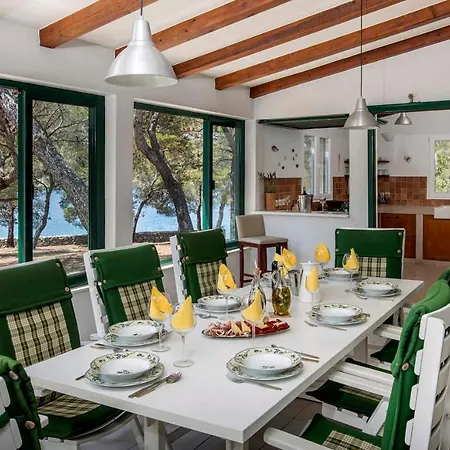 Robinson Punta * Milna (Brac)